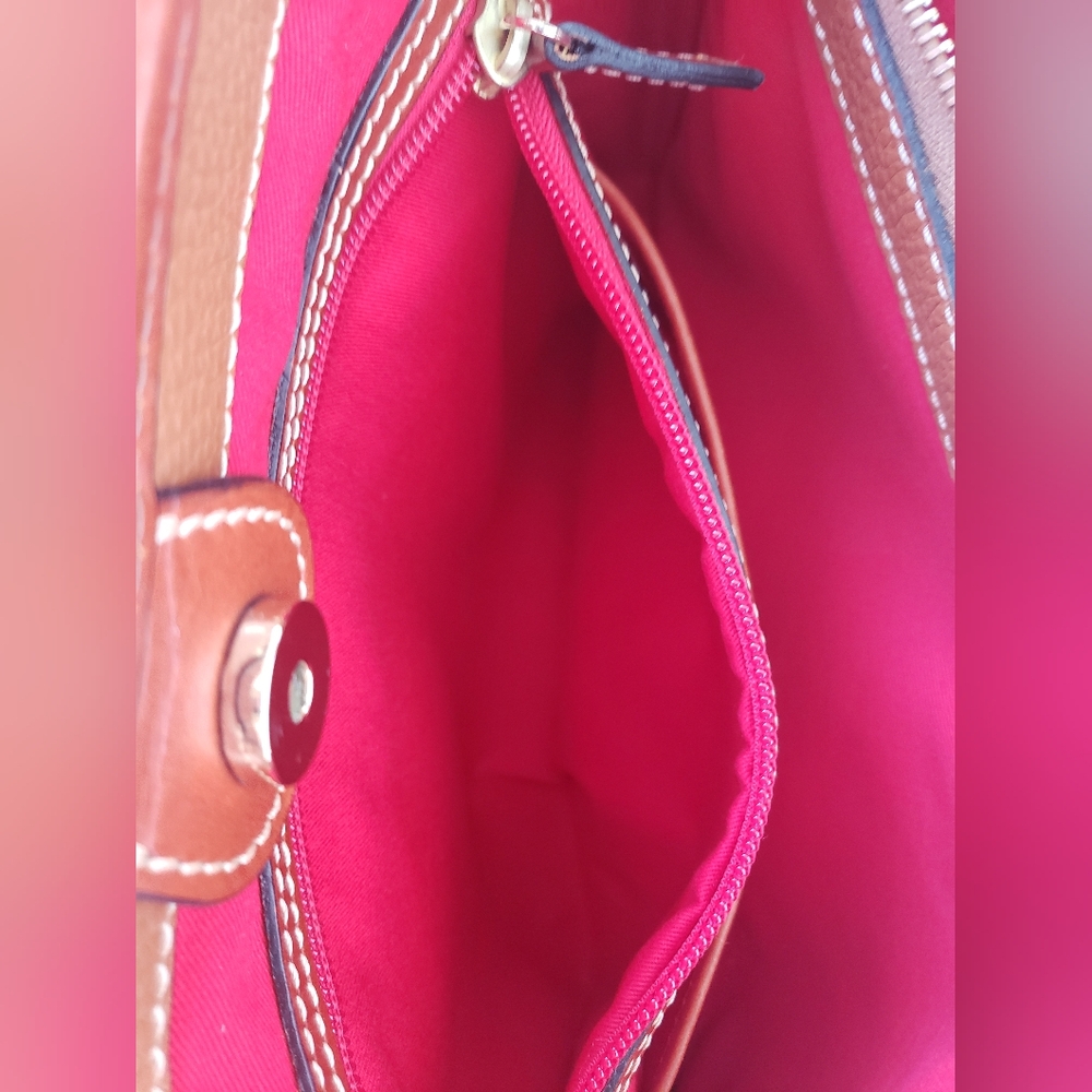 Y2K EUC Dooney & Bourke Leather All Weather Handbag Tote Crossbody!!!! - Picture 8 of 16